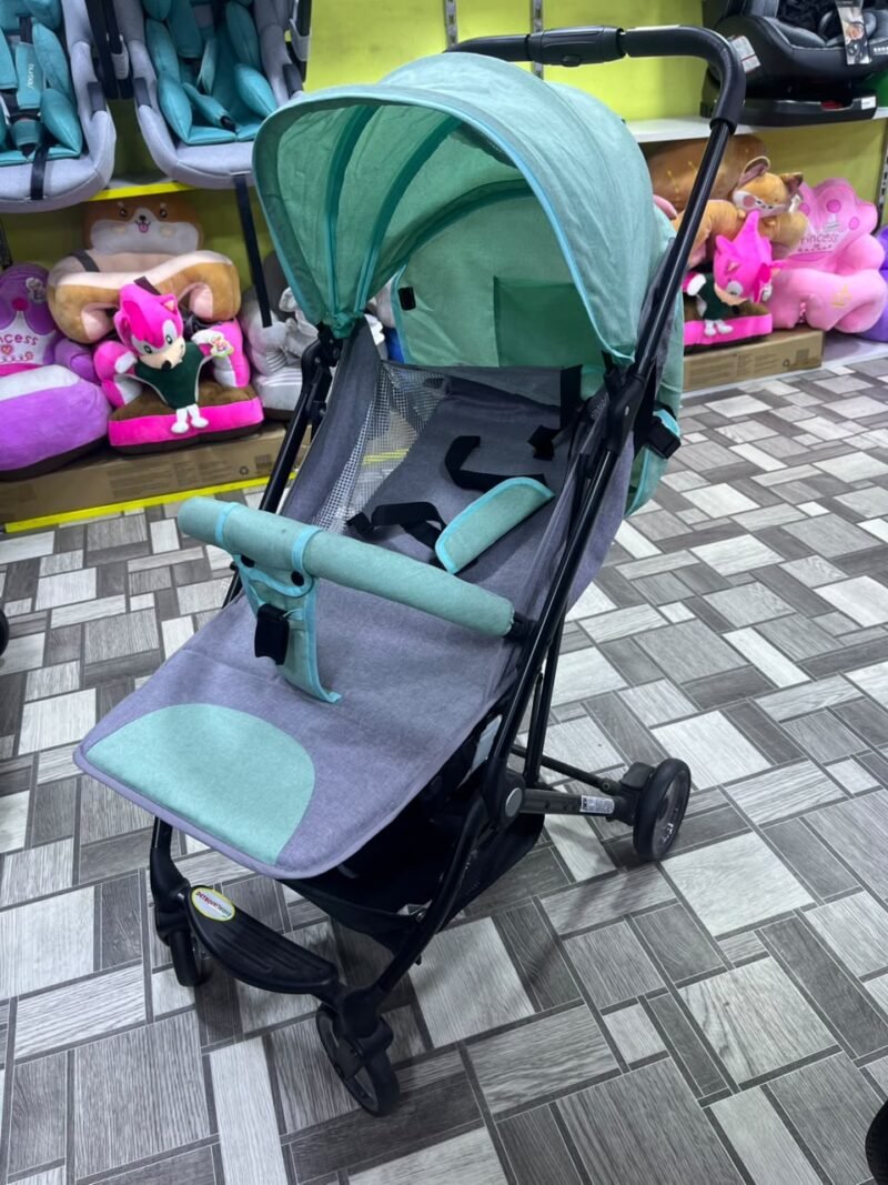 Poussette Bébé Pliable avec Grande Capote – Harnais de Sécurité – Design Léger