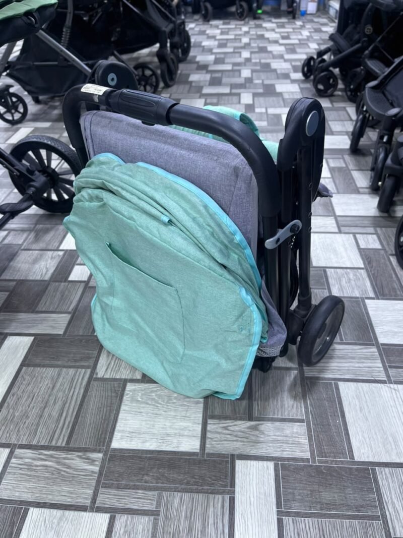 Poussette Bébé Pliable avec Grande Capote – Harnais de Sécurité – Design Léger