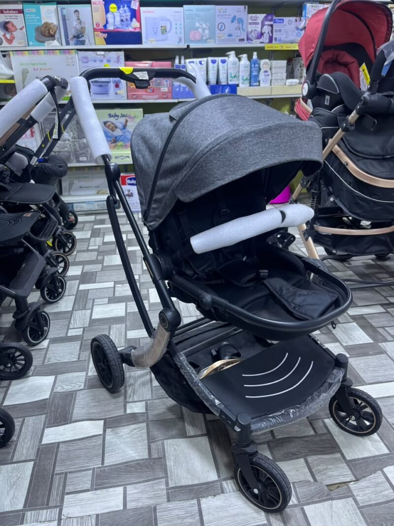 Poussette Bébé Confortable avec Grande Capote – Harnais de Sécurité – Panier de Rangement