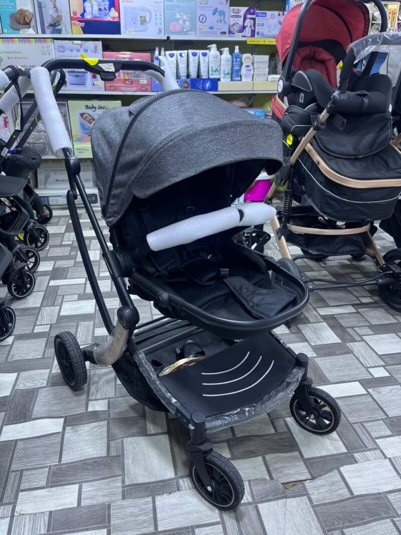 Poussette Bébé Confortable avec Grande Capote – Harnais de Sécurité – Panier de Rangement