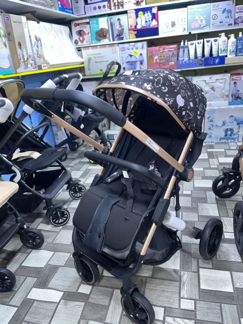 Poussette Bébé Confort avec Grande Capote – Harnais de Sécurité – Panier de Rangement