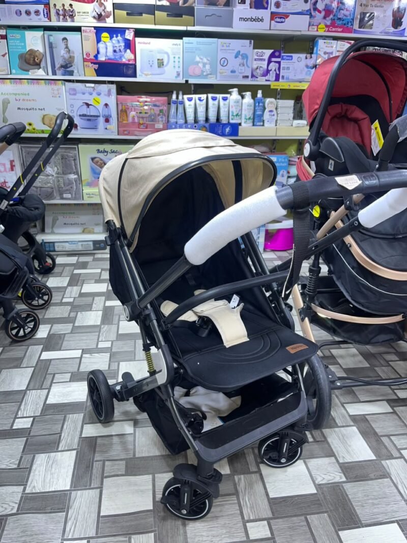 Poussette Bébé Compacte et Confortable – Capote XXL – Système Pliage Facile